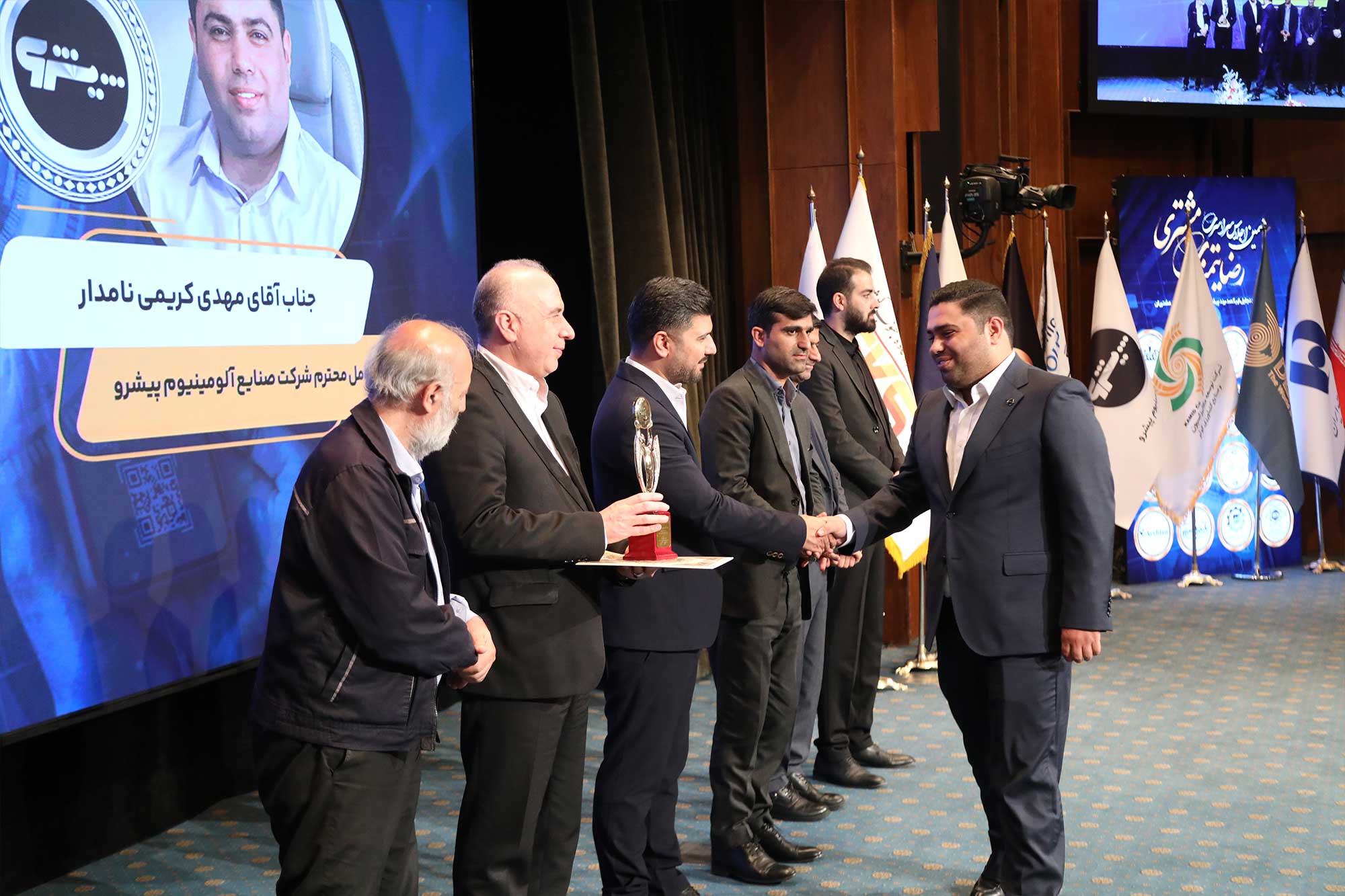 رتبه اول آلومینیوم پیشرو